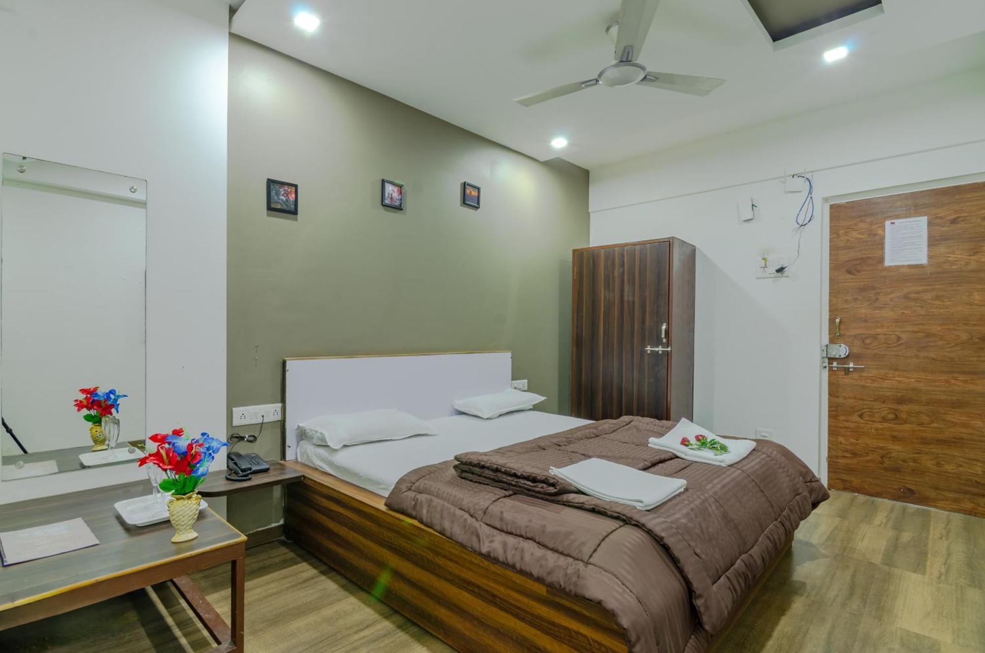 White House Beach Resort, Nagaon ภายนอก รูปภาพ