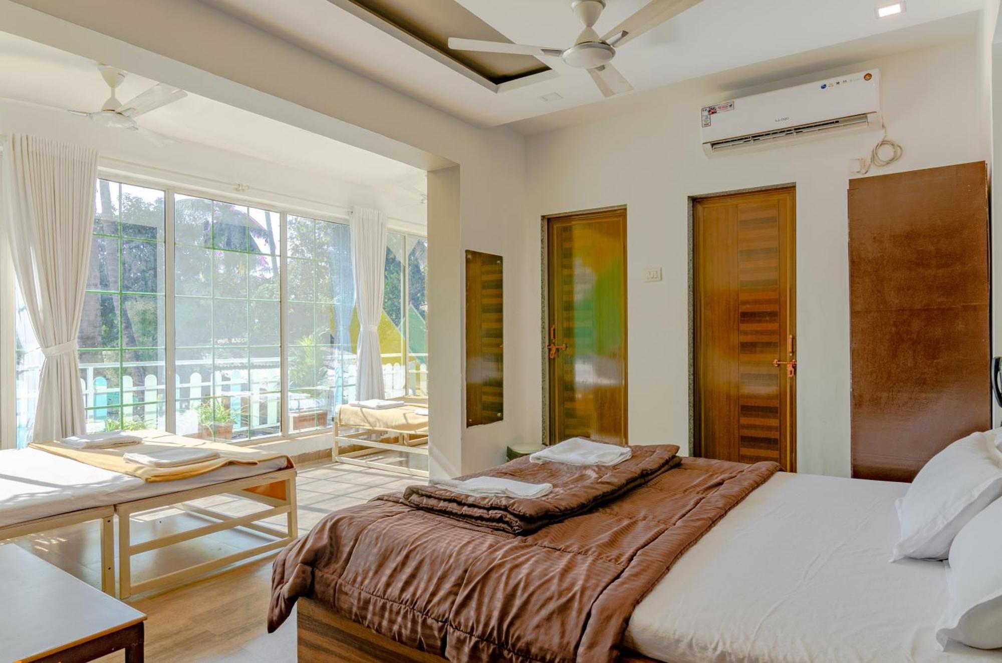 White House Beach Resort, Nagaon ภายนอก รูปภาพ