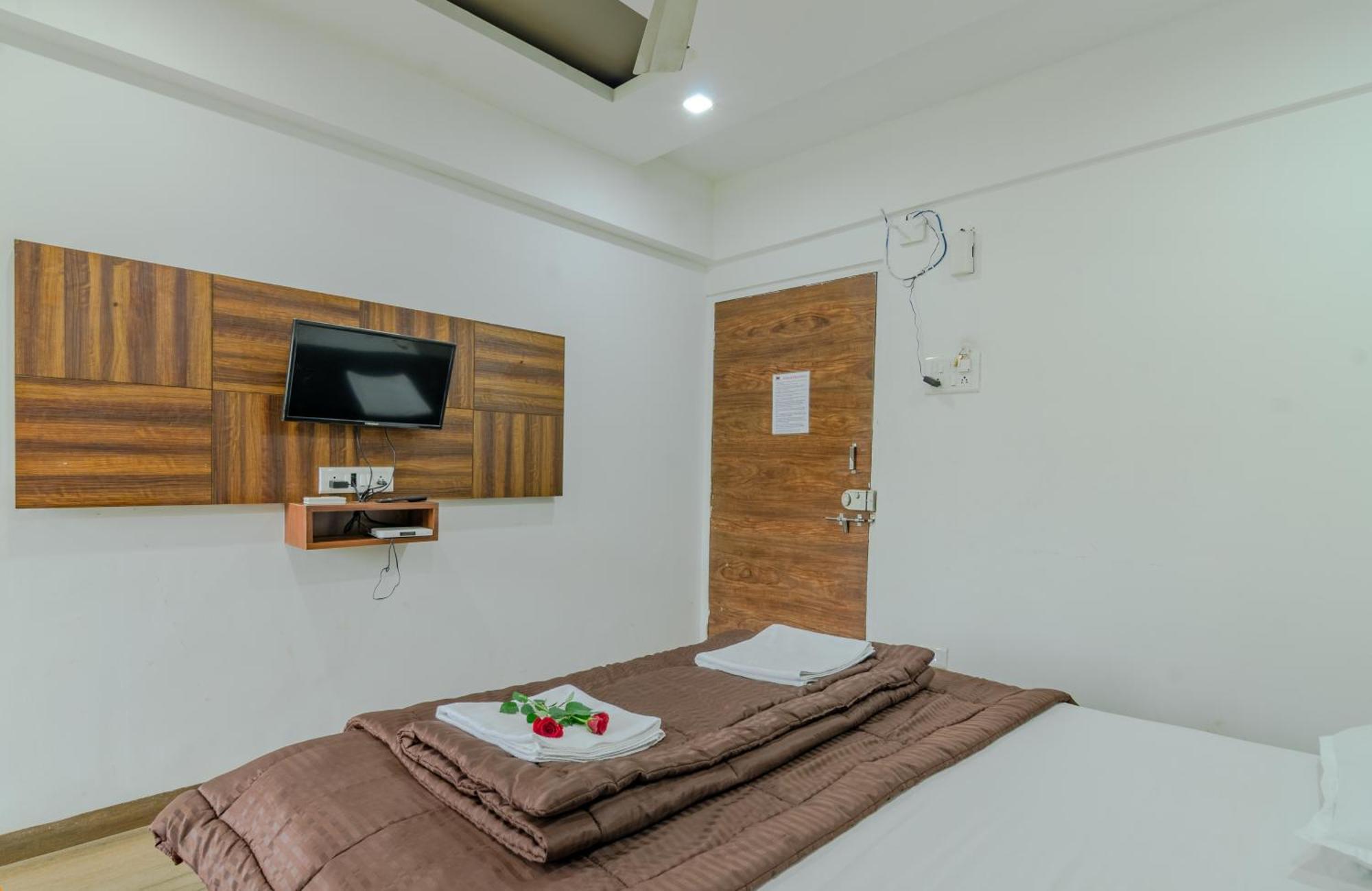White House Beach Resort, Nagaon ภายนอก รูปภาพ