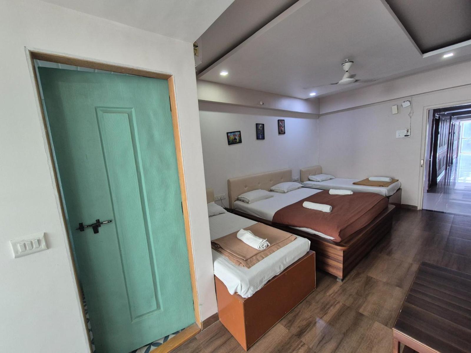 White House Beach Resort, Nagaon ภายนอก รูปภาพ
