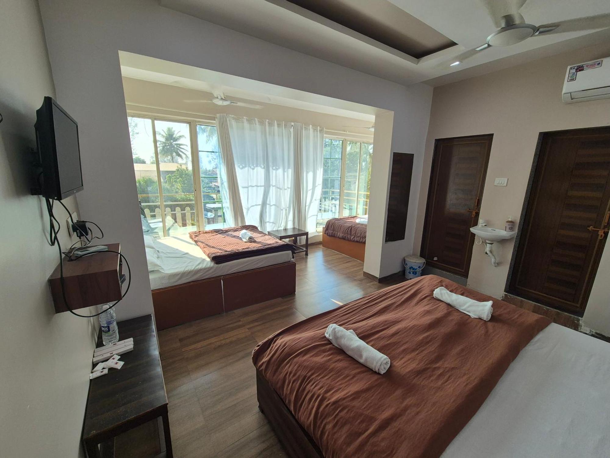 White House Beach Resort, Nagaon ภายนอก รูปภาพ